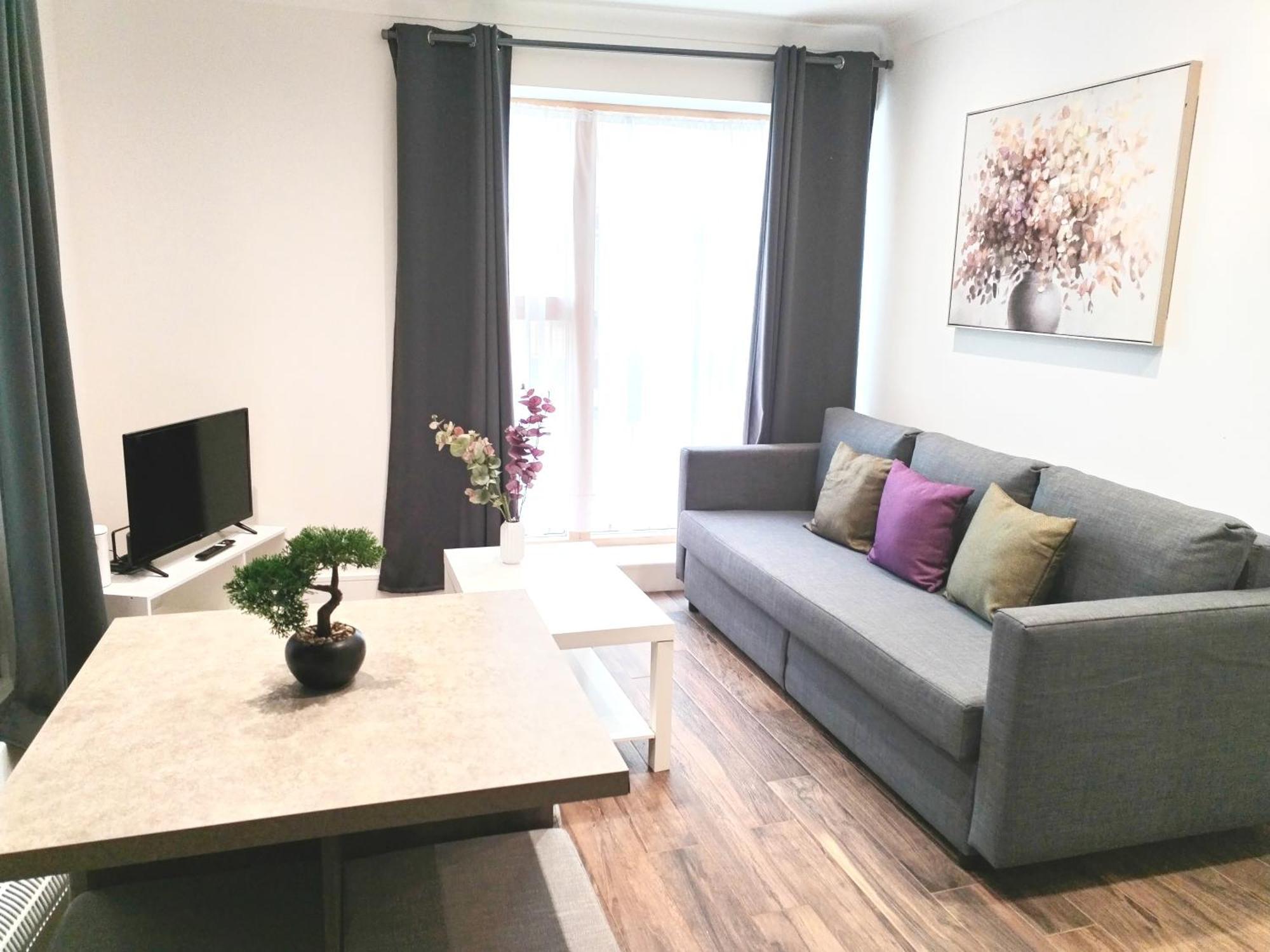 Luxury Near Centre, Near Train Station, E1 Apartament