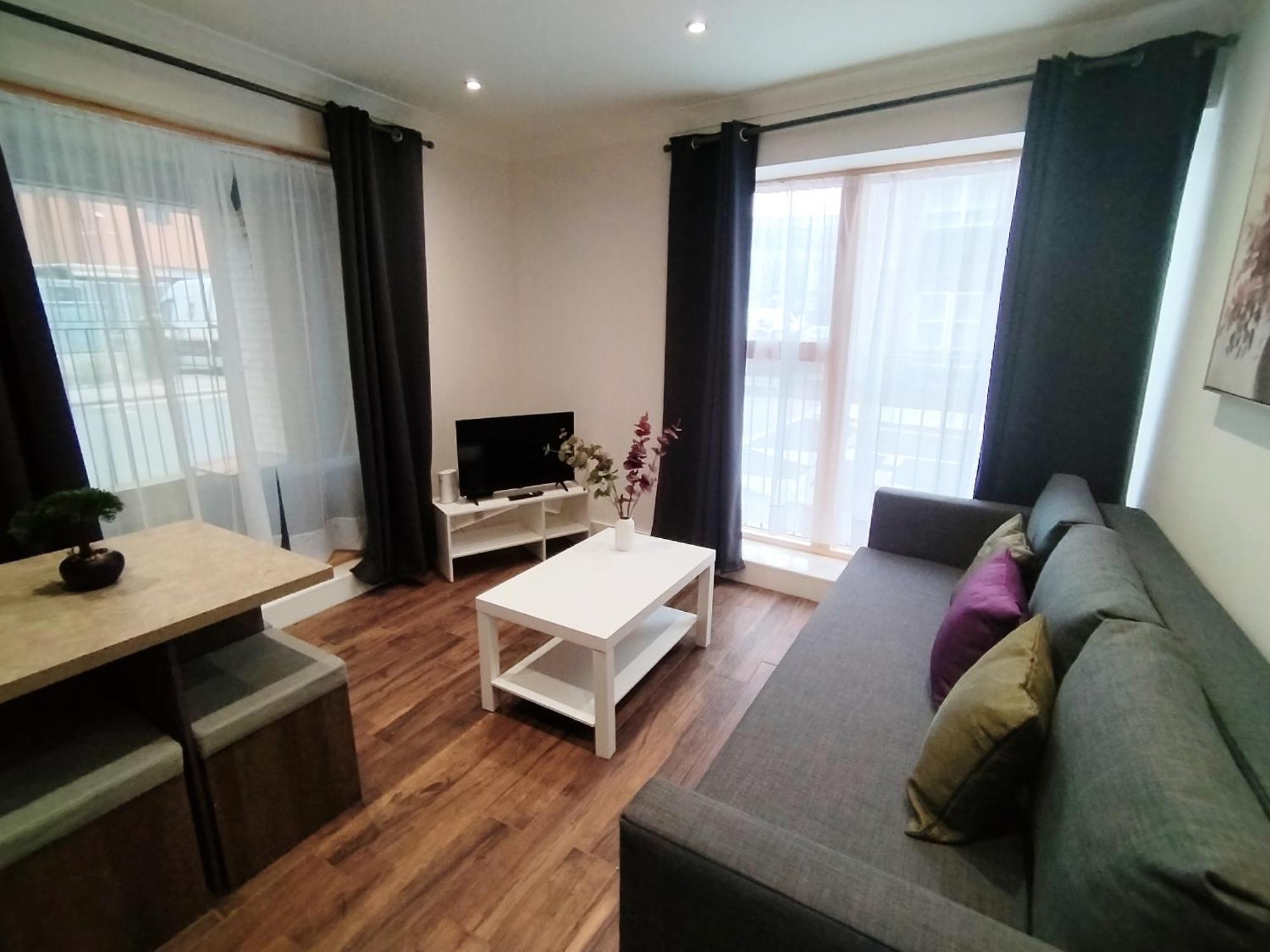 Luxury Near Centre, Near Train Station, E1 Apartament