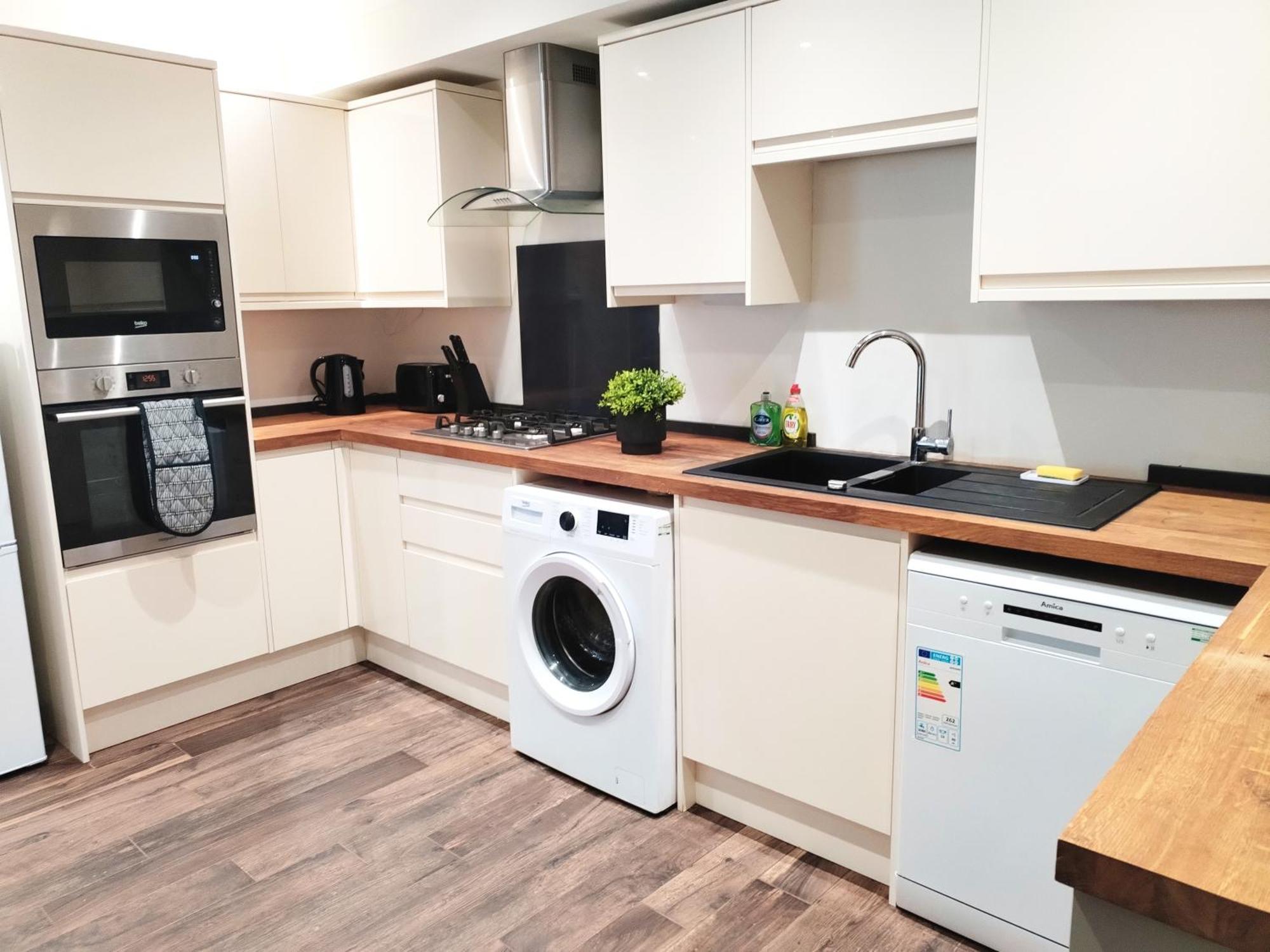 Apartament Luxury Near Centre, Near Train Station, E1 Londra