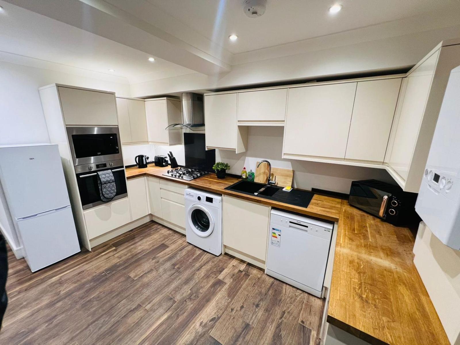 Apartament Luxury Near Centre, Near Train Station, E1 Londra
